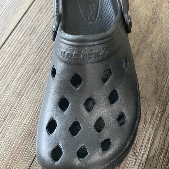 NEW! NOTHINZ SHOES JUNIORS/BIG KID CLOGS | black | Size J6 L8 unisex - Picture 11 of 12